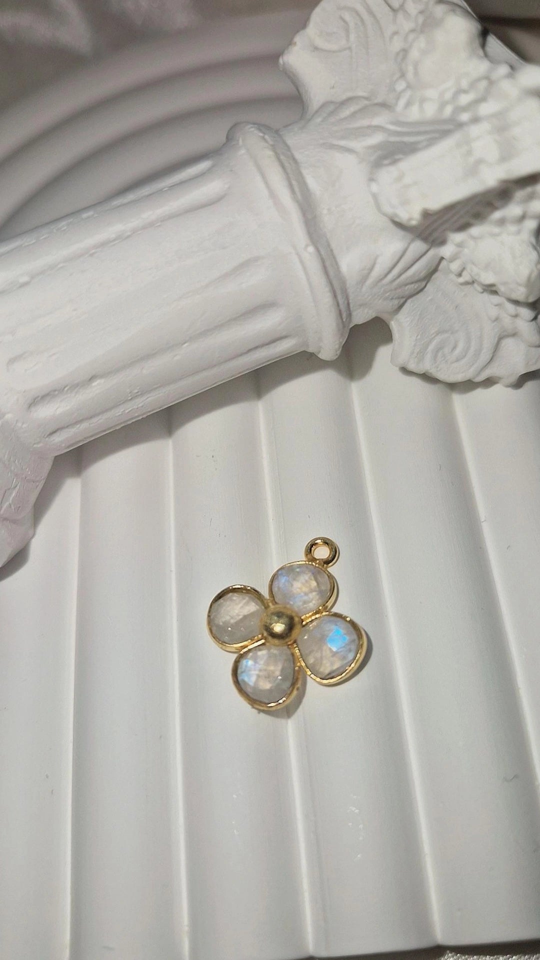 Anhänger Gold Mondstein (Blume)