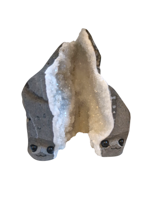 Bergkristall Geode mit Augen