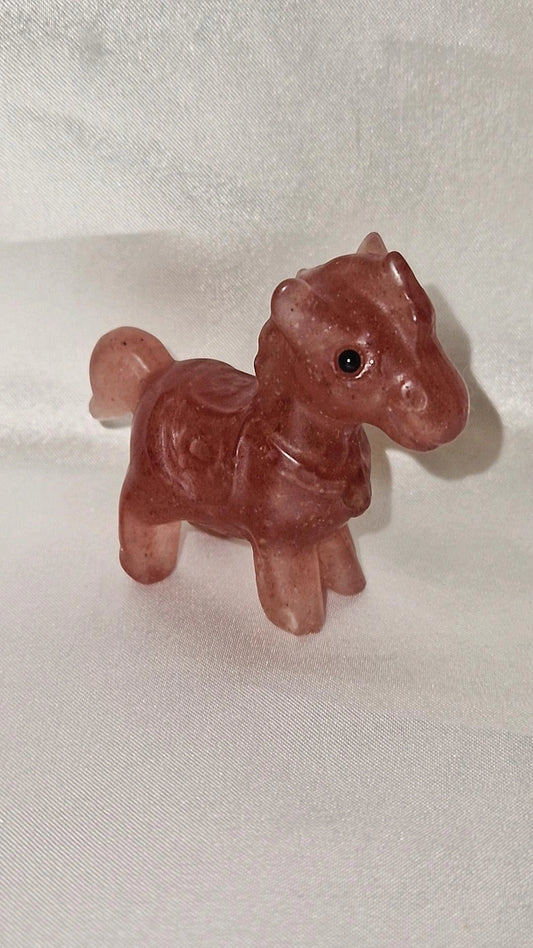 Pferd Erdbeerquarz